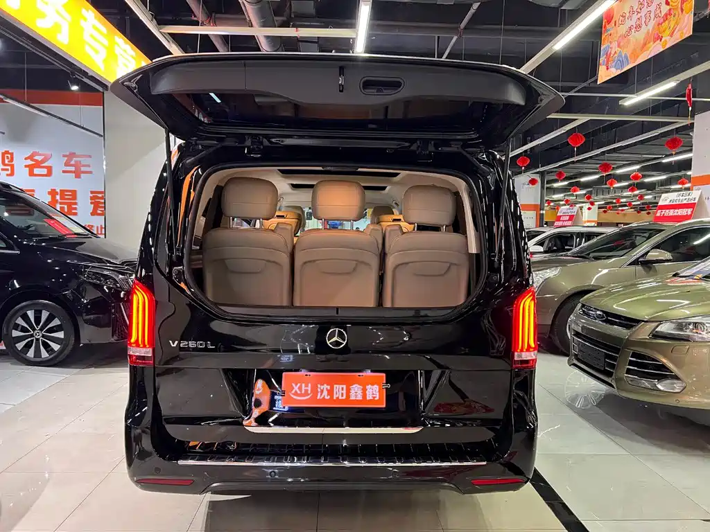 Mercedes-Benz V-Class 2023 — фото 25