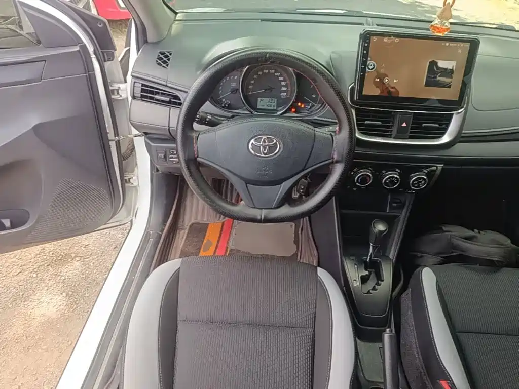 Toyota Yaris L 2020 — фото 11