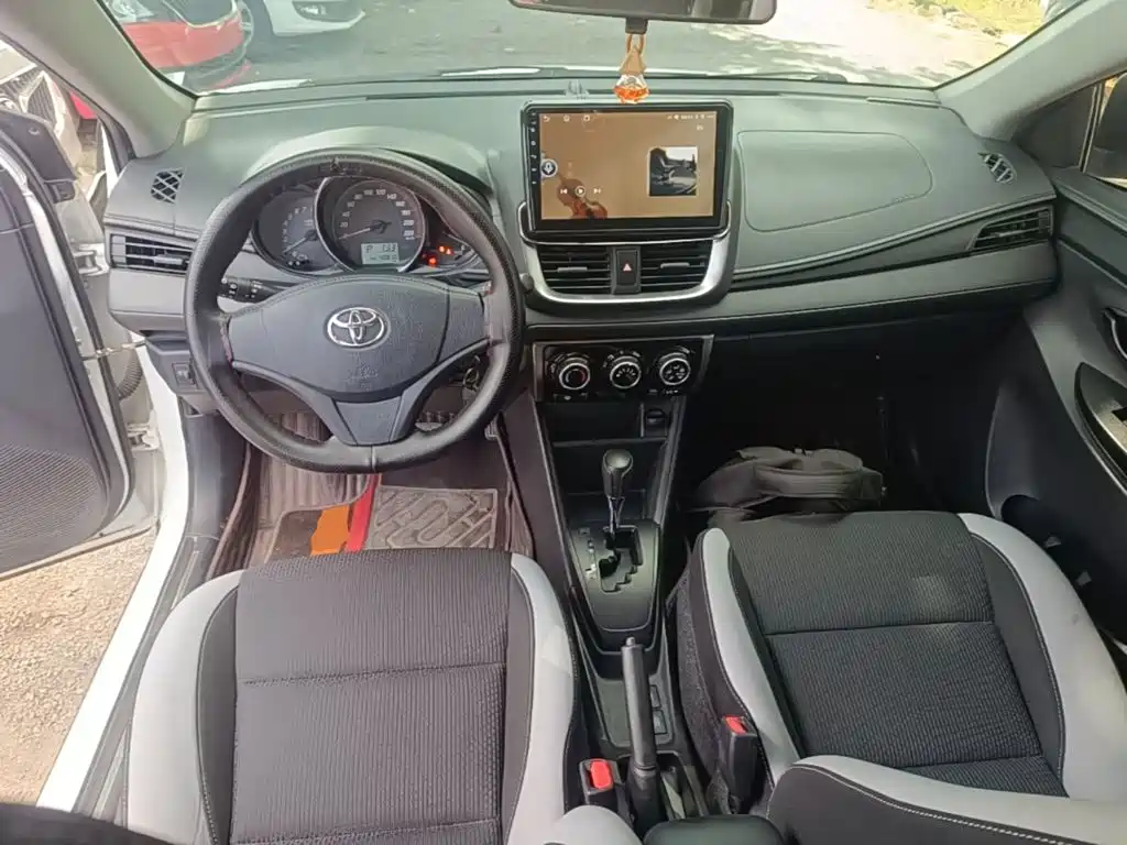 Toyota Yaris L 2020 — фото 10