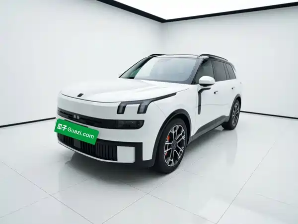 Lynk & Co 900 2025