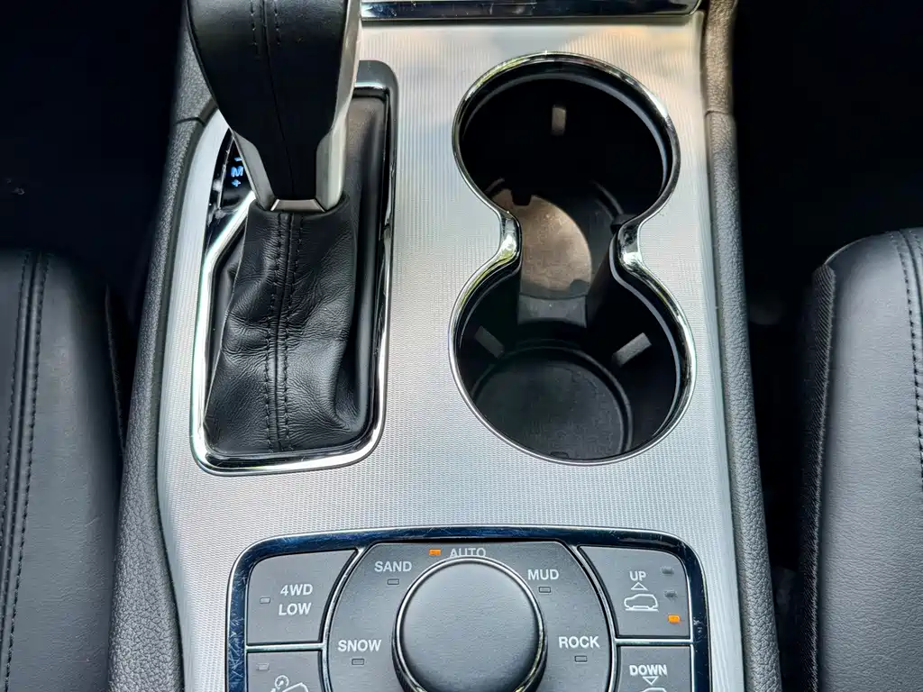 Jeep Grand Cherokee 2022 — фото 17