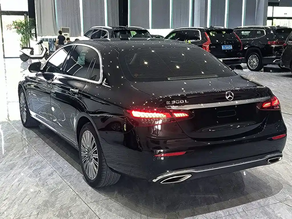 Mercedes-Benz E-Class 2022 — фото 9
