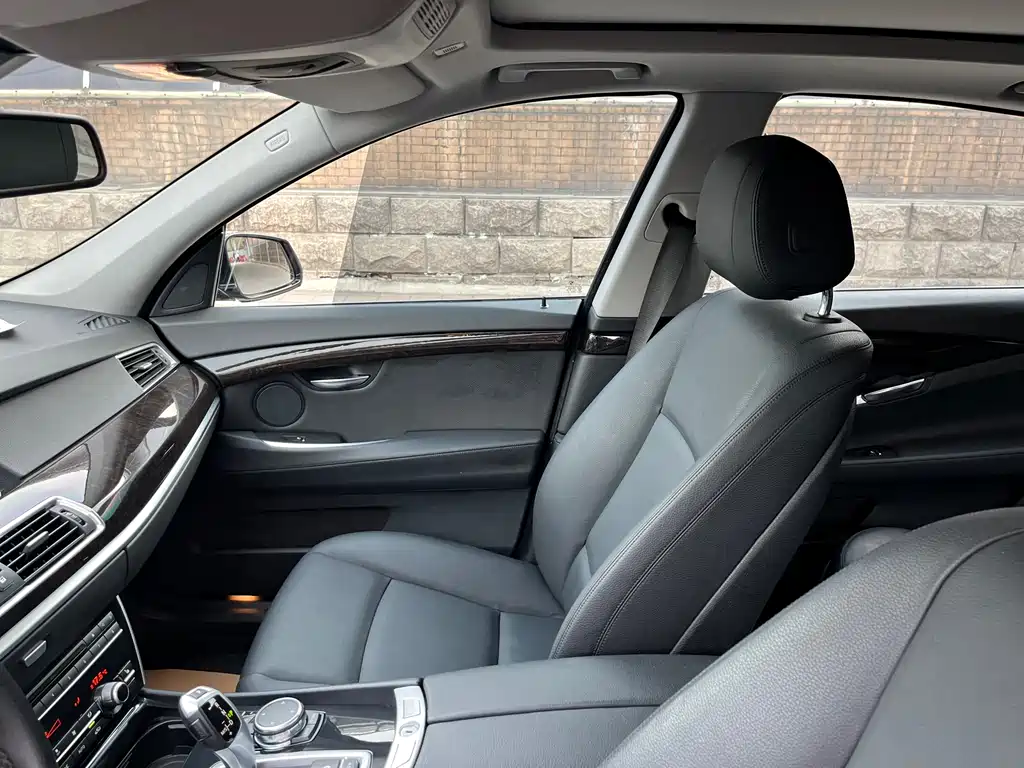 BMW 5 Series GT 2015 — фото 9