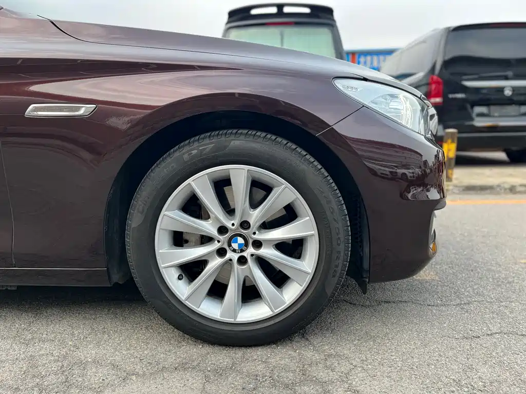 BMW 5 Series GT 2015 — фото 20