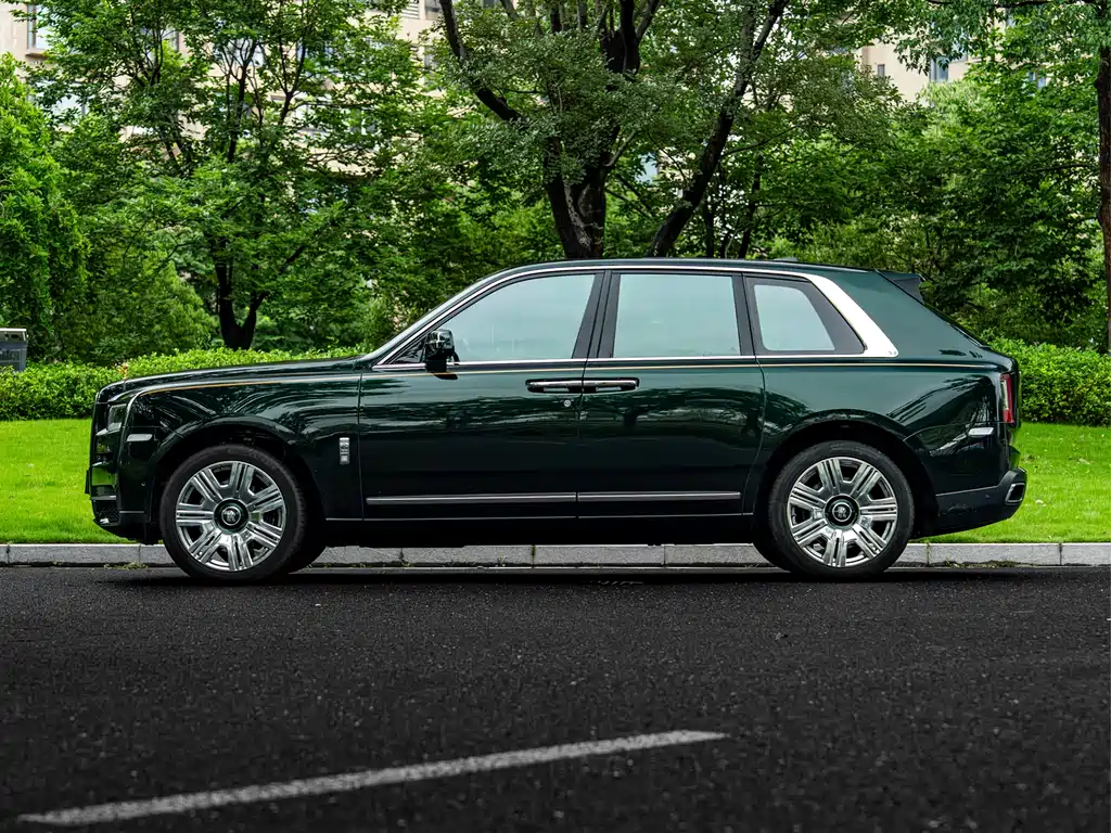 Rolls-Royce Cullinan 2020 — фото 20