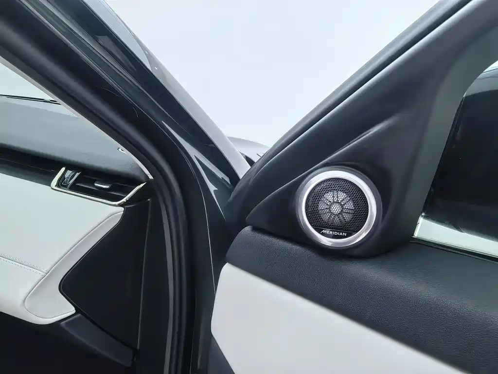 Land Rover Evoque 2022 — фото 18