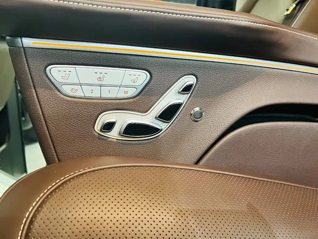 Mercedes-Benz V-Class 2023 — фото 12
