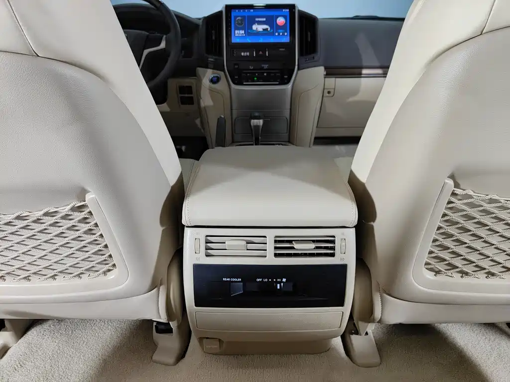 Toyota Land Cruiser 2020 — фото 12
