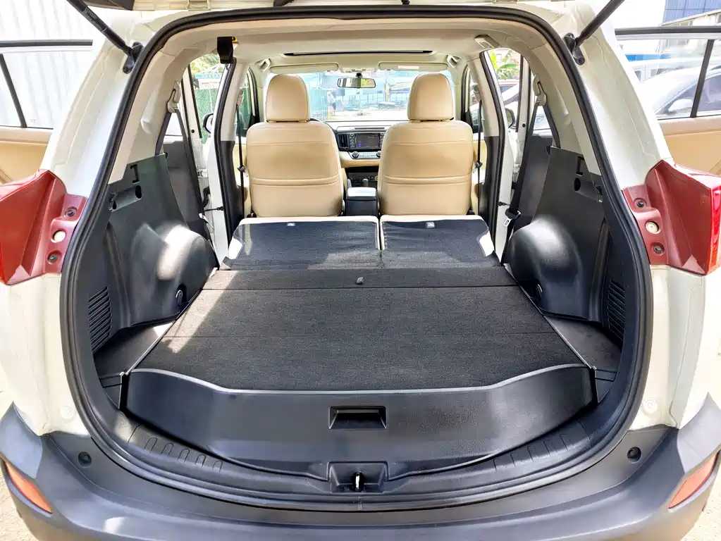 Toyota RAV4 2015 — фото 32