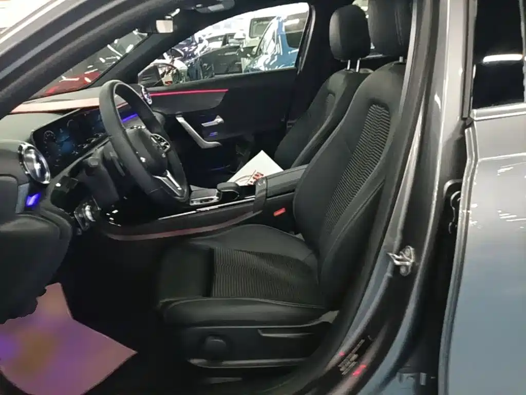 Mercedes-Benz A-Class 2019 — фото 15