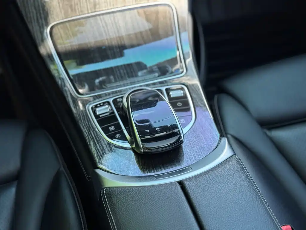 Mercedes-Benz GLC 2018 — фото 15