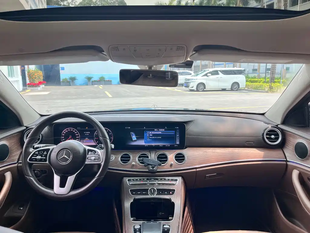 Mercedes-Benz E-Class 2020 — фото 12