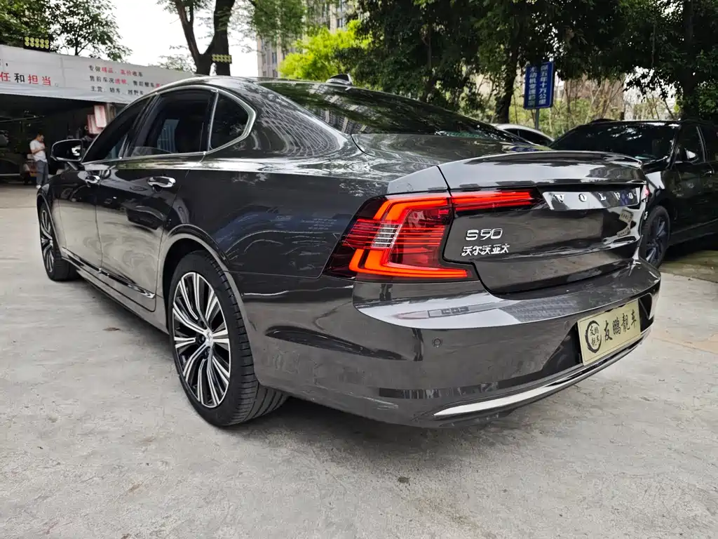 Volvo S90 2022 — фото 21