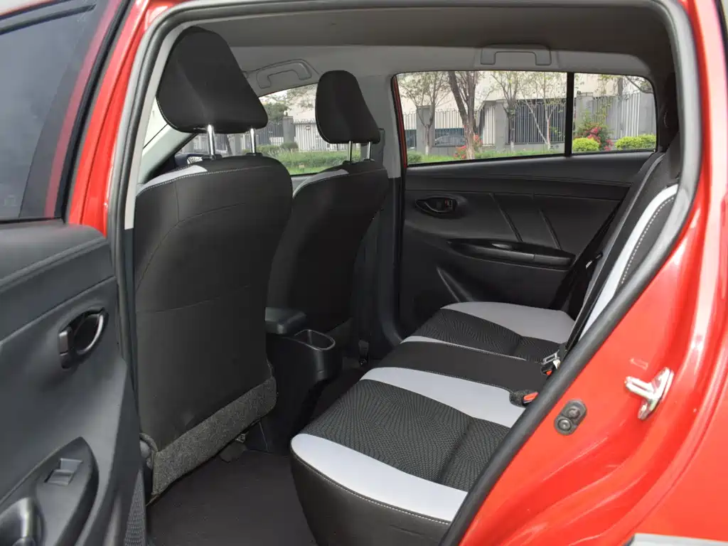 Toyota Yaris L 2021 — фото 12
