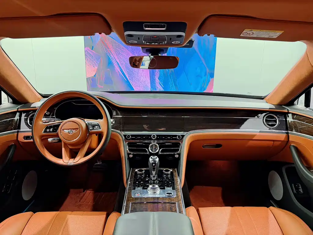 Bentley Flying Spur PHEV 2024 — фото 13