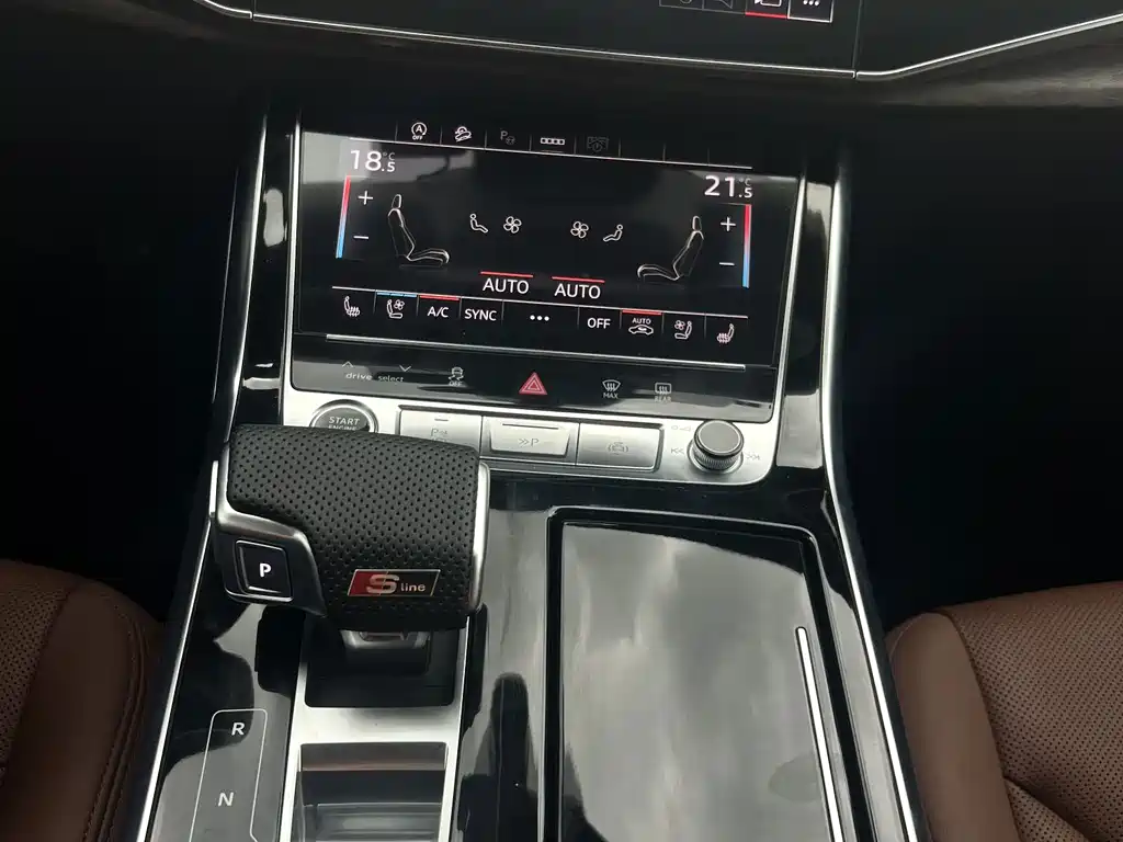 Audi Q7 2023 — фото 15