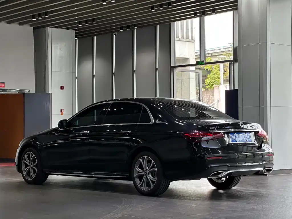Mercedes-Benz E-Class 2022 — фото 11