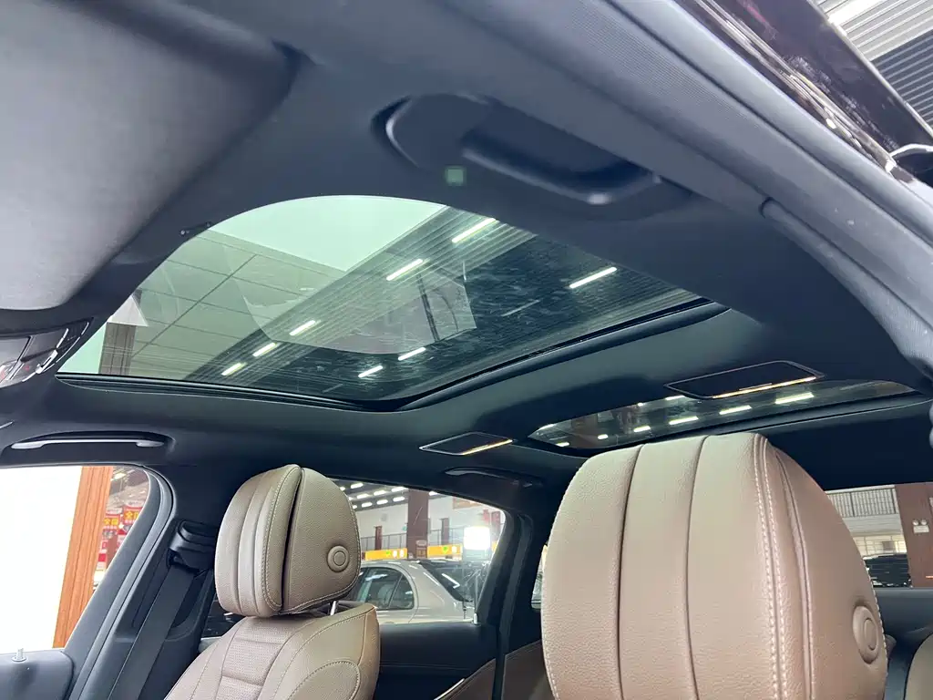 Mercedes-Benz E-Class 2020 — фото 17