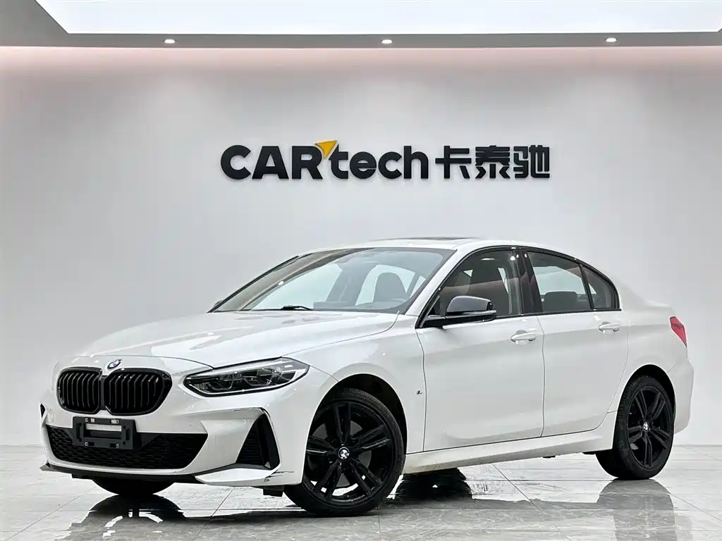 BMW 1 Series 2022 — фото 1