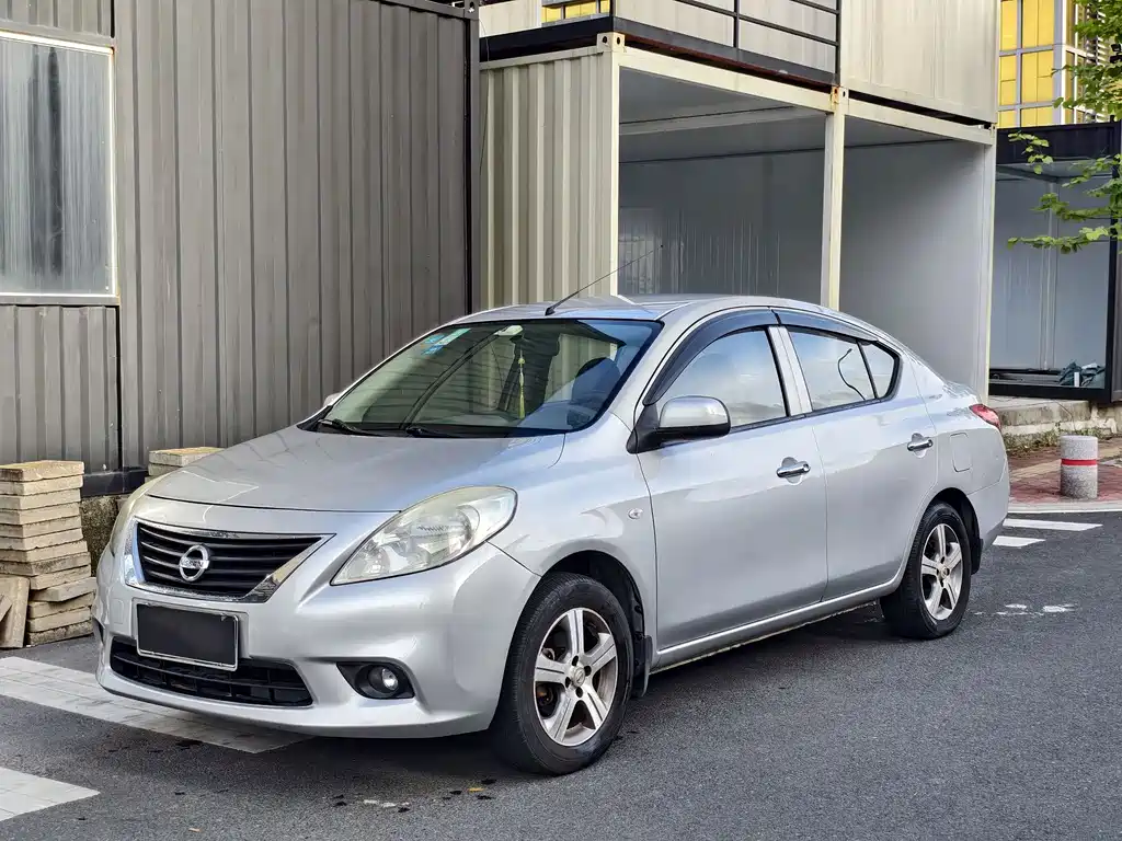 Nissan Sunny 2013 — фото 1