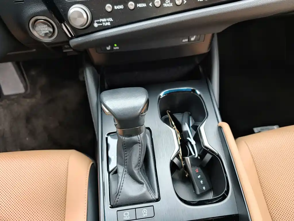 Lexus ES 2023 — фото 13