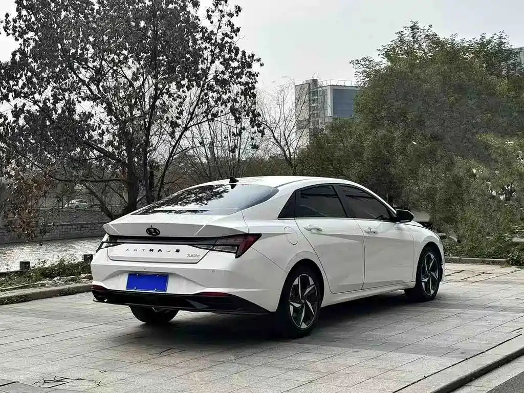 Hyundai Elantra 2022 — фото 8