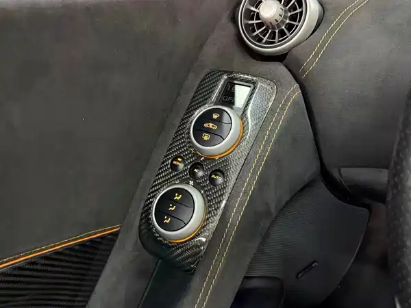 McLaren 650S 2015