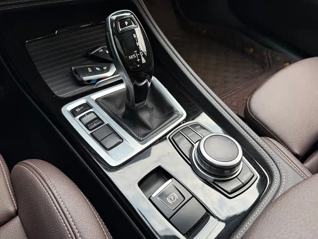 BMW 1 Series 2020 — фото 9