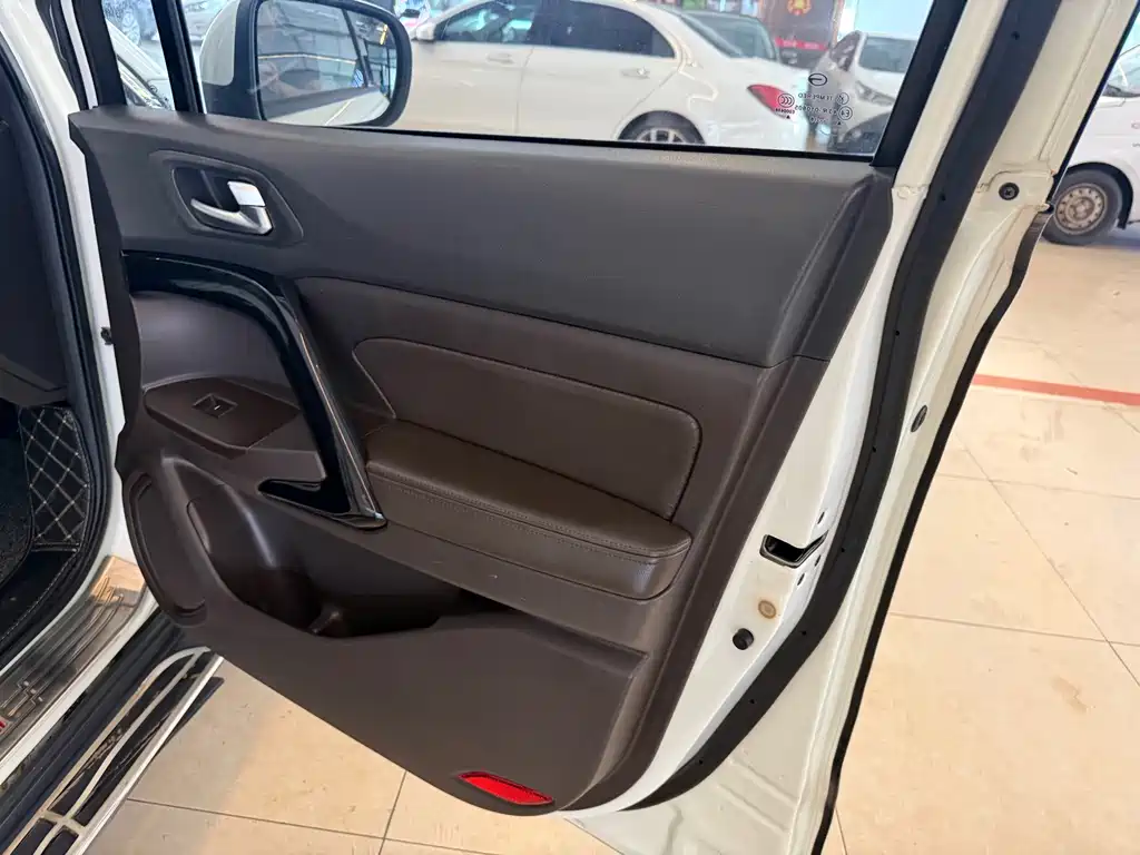 GAC Trumpchi GS4 2016 — фото 25
