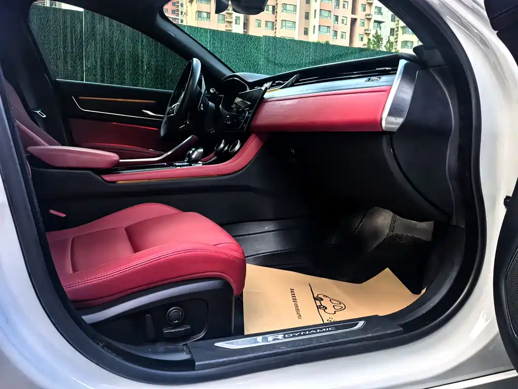 Jaguar XFL 2023 — фото 13