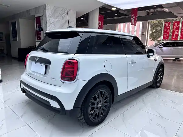 MINI MINI 2023