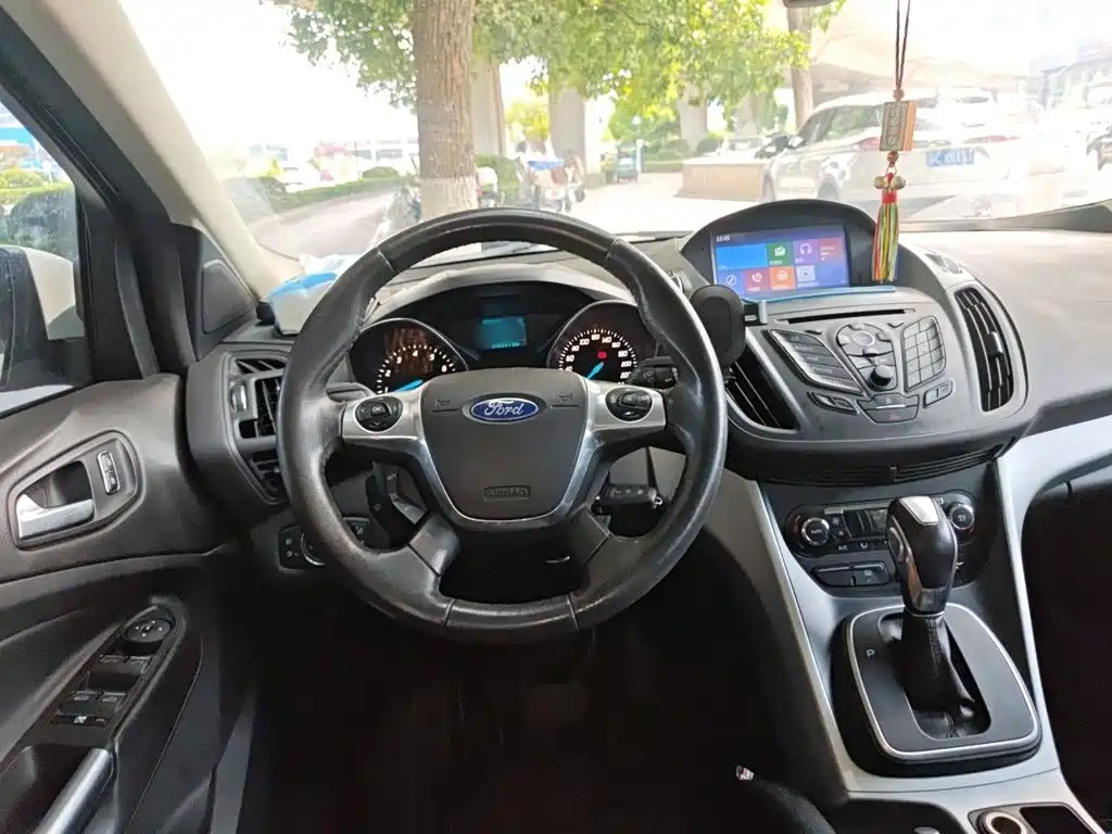 Ford Kuga 2014 — фото 11