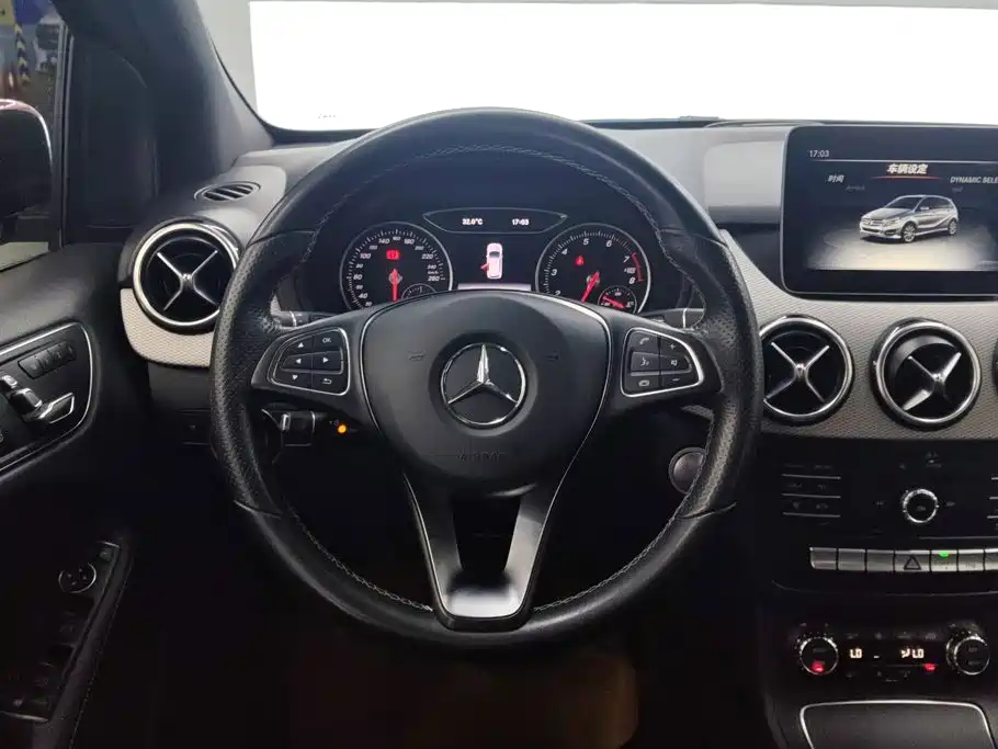 Mercedes-Benz B-Class 2017 — фото 15
