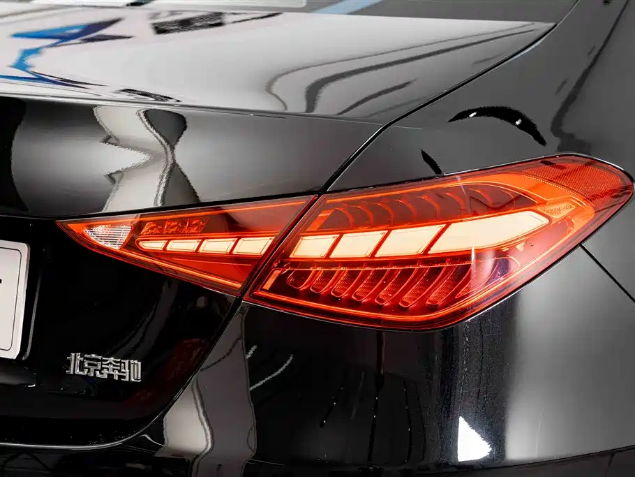 Mercedes-Benz C-Class 2025 — фото 9