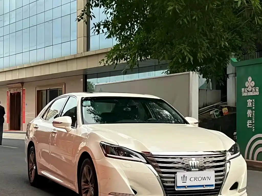 Toyota Crown 2016 — фото 3