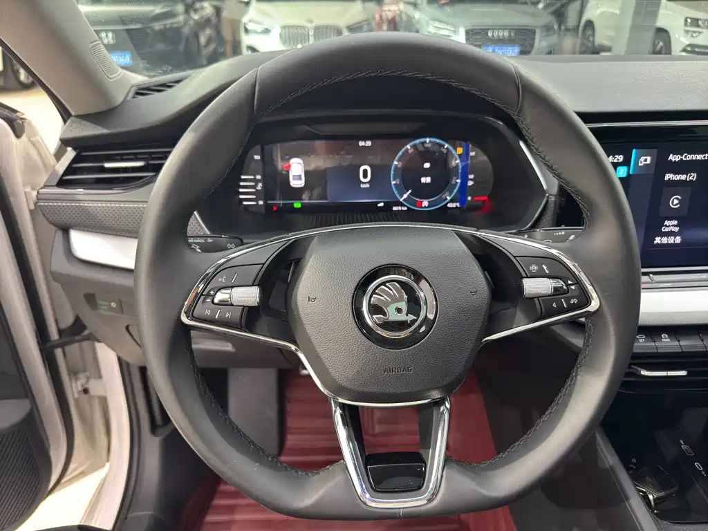 Skoda Octavia 2023 — фото 12