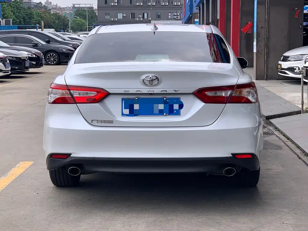 Toyota Camry 2022 — фото 4