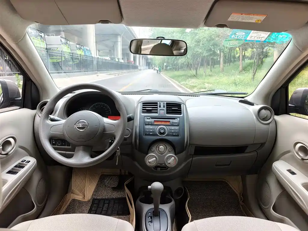 Nissan Sunny 2013 — фото 8