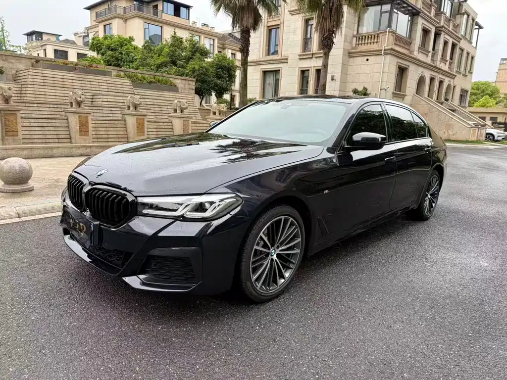 BMW 5 Series 2023 — фото 1