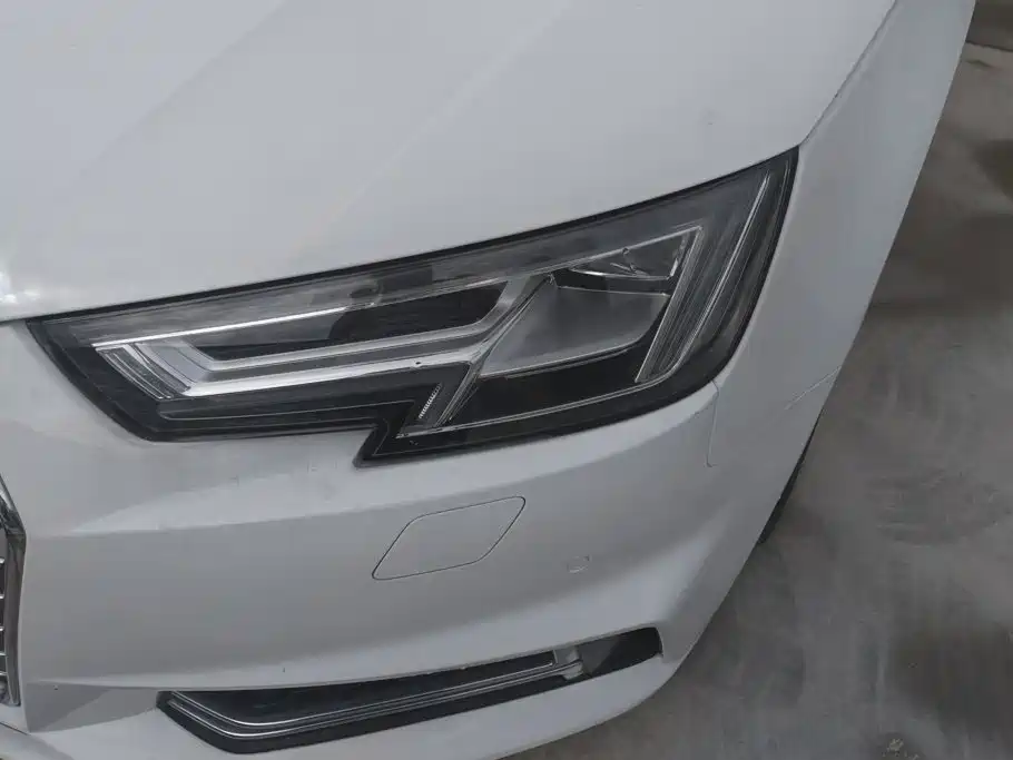 Audi A4L 2018