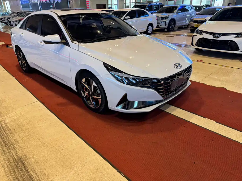 Hyundai Elantra 2023 — фото 2