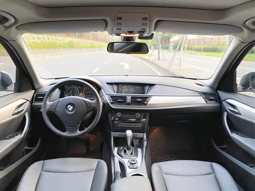 BMW X1 2012 — фото 12