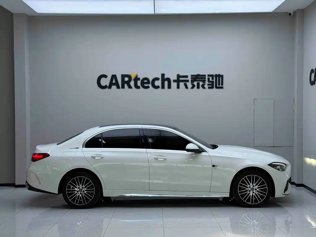 Mercedes-Benz C-Class 2025 — фото 4