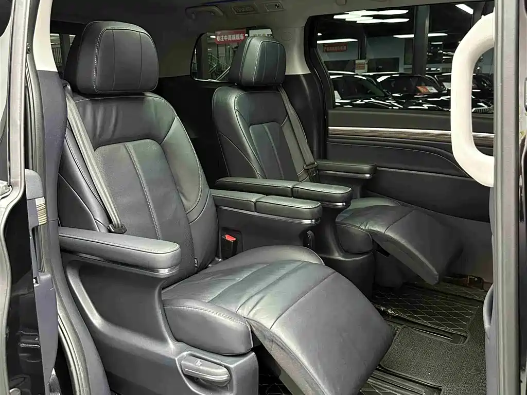 GAC Motor Trumpchi M8 2022 — фото 6