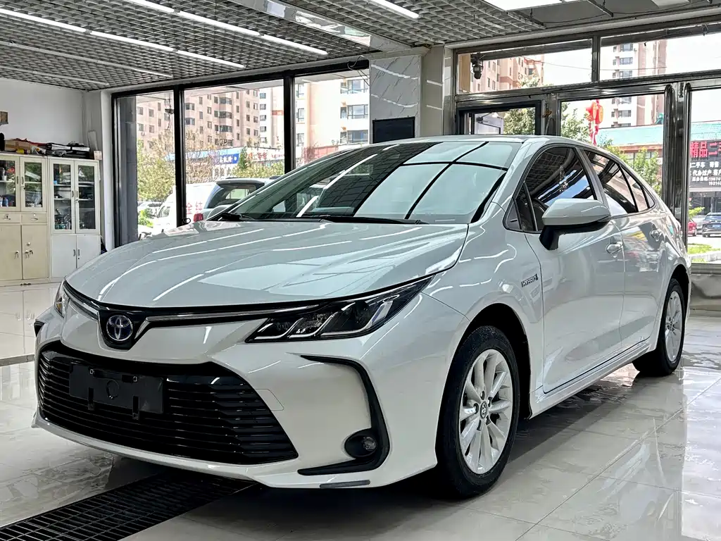 Toyota Corolla 2022 — фото 1