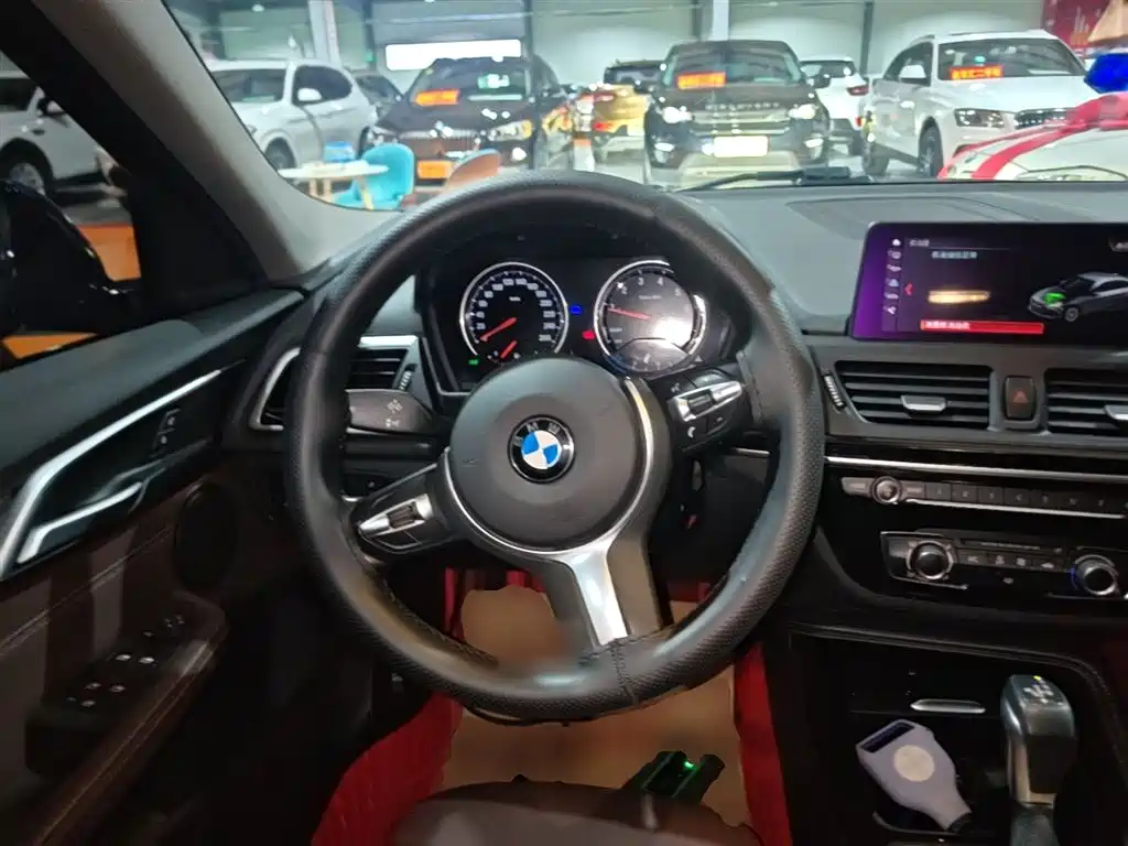 BMW 1 Series 2019 — фото 11
