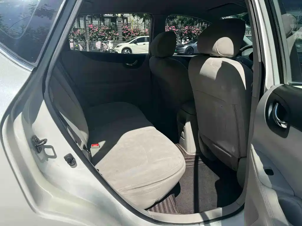 Nissan Tiida 2015 — фото 9