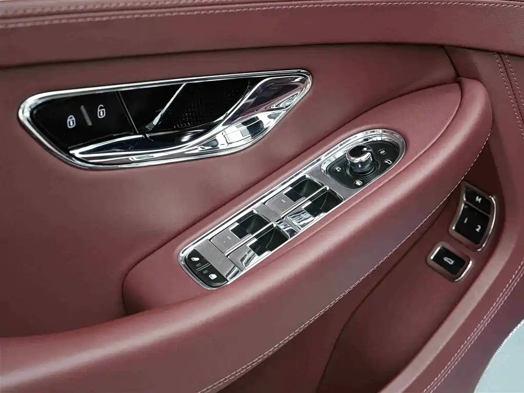 Bentley Continental 2023 — фото 21