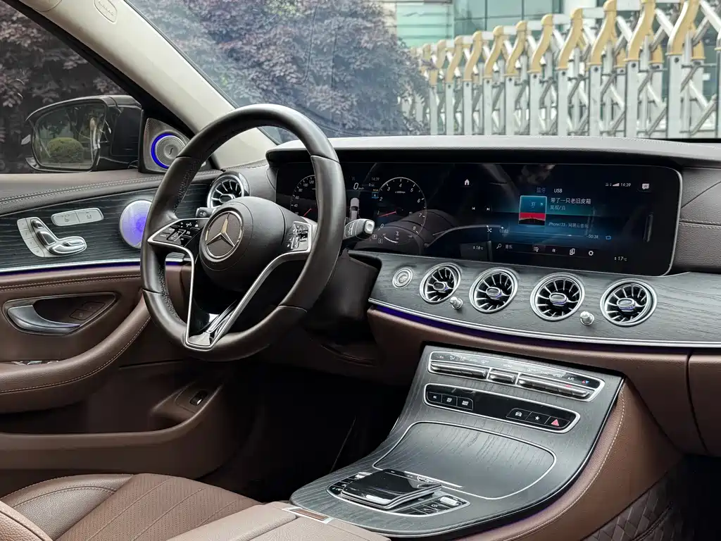 Mercedes-Benz E-Class 2023 — фото 12