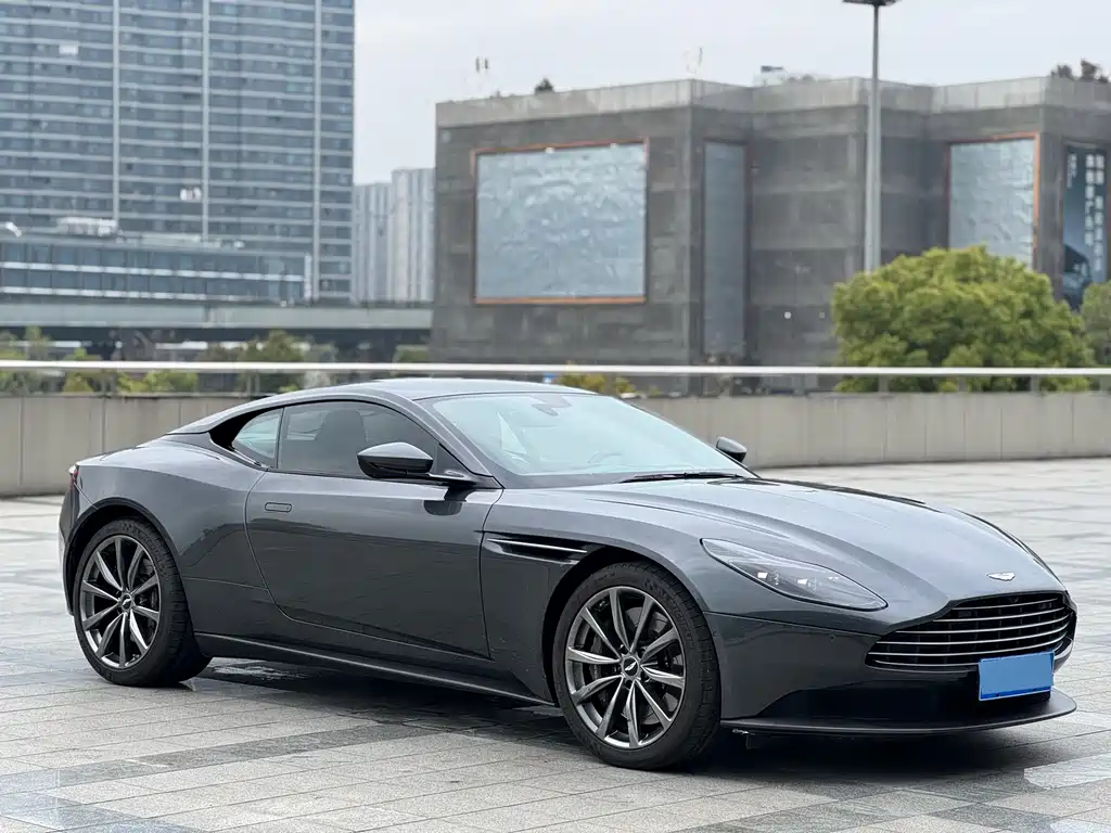 Aston Martin DB11 2020 — фото 2